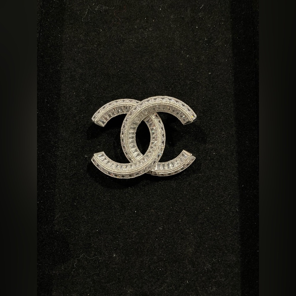 Fashion Jewelry Stamped Silver Interlocking CC Brooch